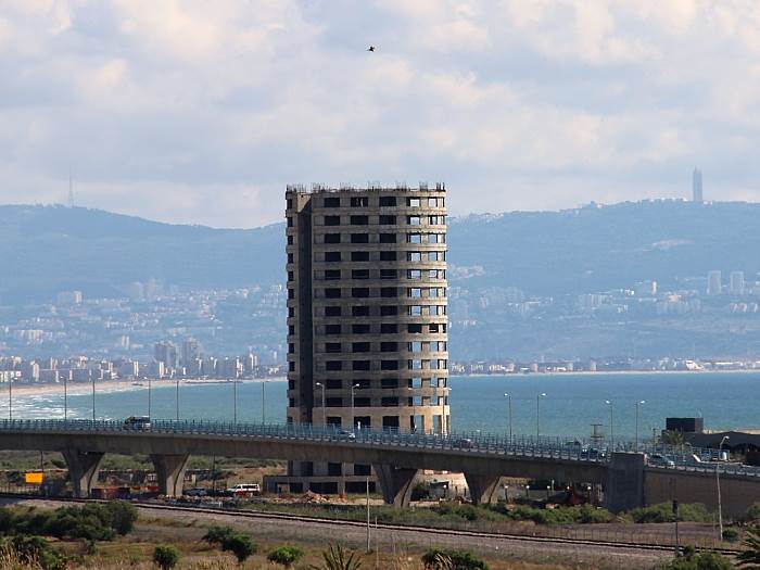 הפינוי יארך חודש. המגדל לפני הפיצוץ|צילום: עיריית עכו