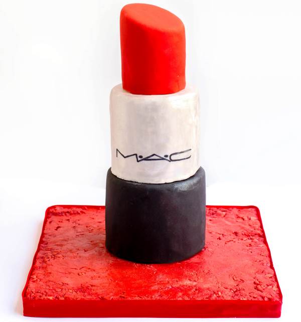 עוגת שפתון של מאק|צילום: יפעת פרי דפנא